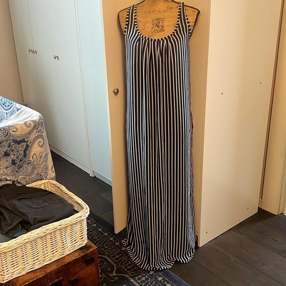 Floor length striped dress with under liner and it even has pockets!